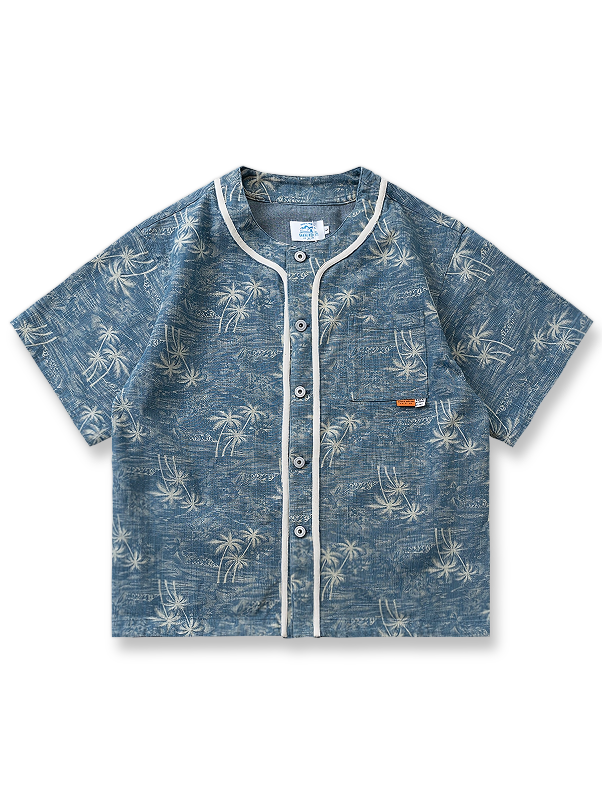 トロピカルヤシ柄プリントとベースボールカラーが特徴のデニム半袖シャツ