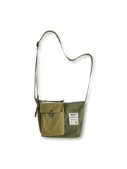 青古銅ジップと真鍮留め具が際立つタクティカルメッシュショルダーバッグ