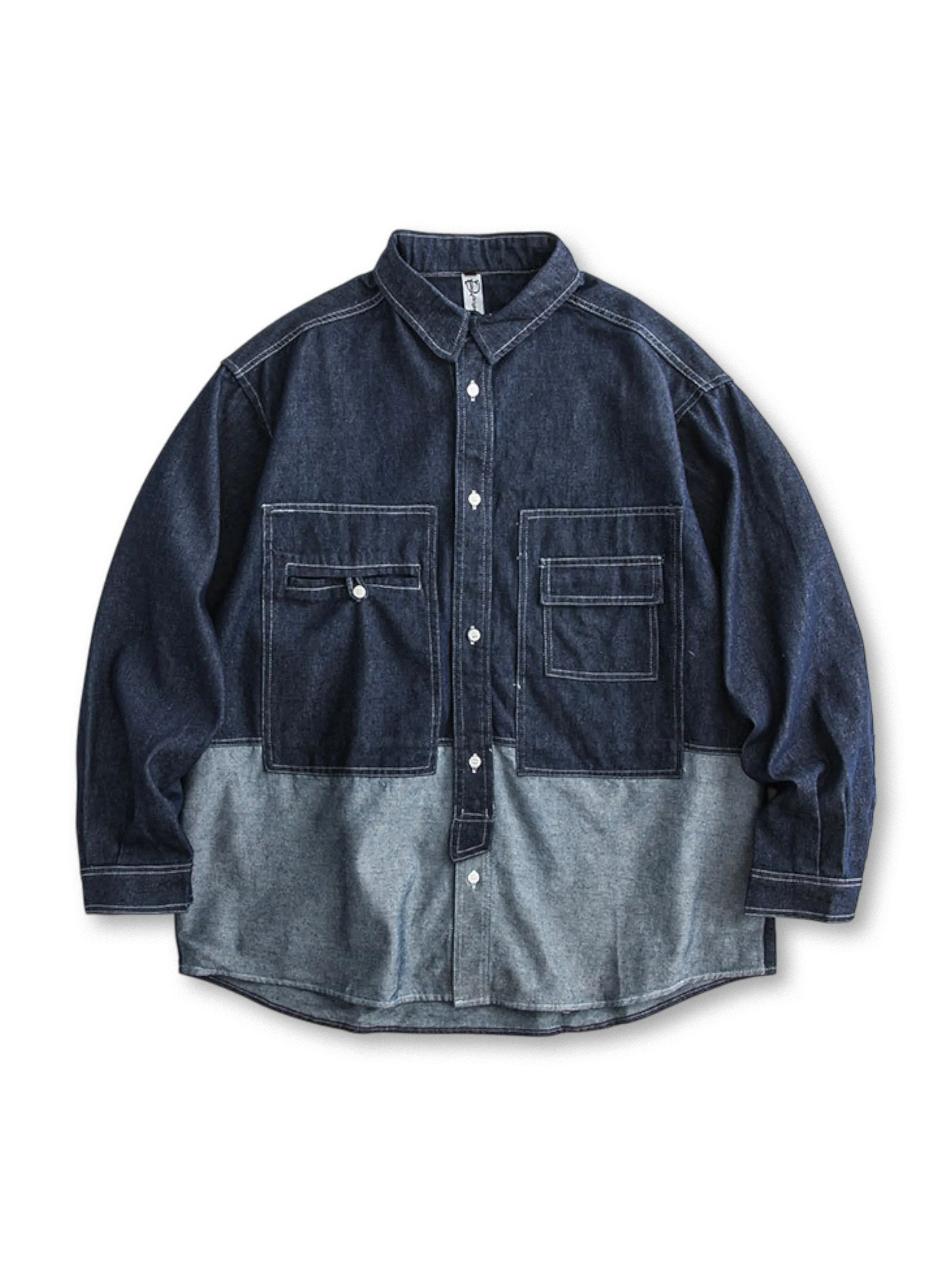 パネル切り替えとフラップポケットが特徴のヴィンテージデニムシャツ
