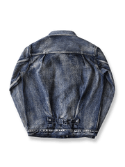 モデルが506XX Type1ジャケットを着用し、そのビンテージスタイルと独特な魅力を披露