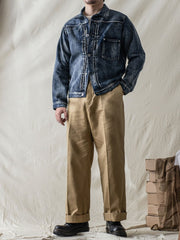 モデルが506XX Type1ジャケットを着用し、そのビンテージスタイルと独特な魅力を披露