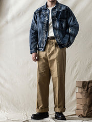 モデルが506XX Type1ジャケットを着用し、そのビンテージスタイルと独特な魅力を披露