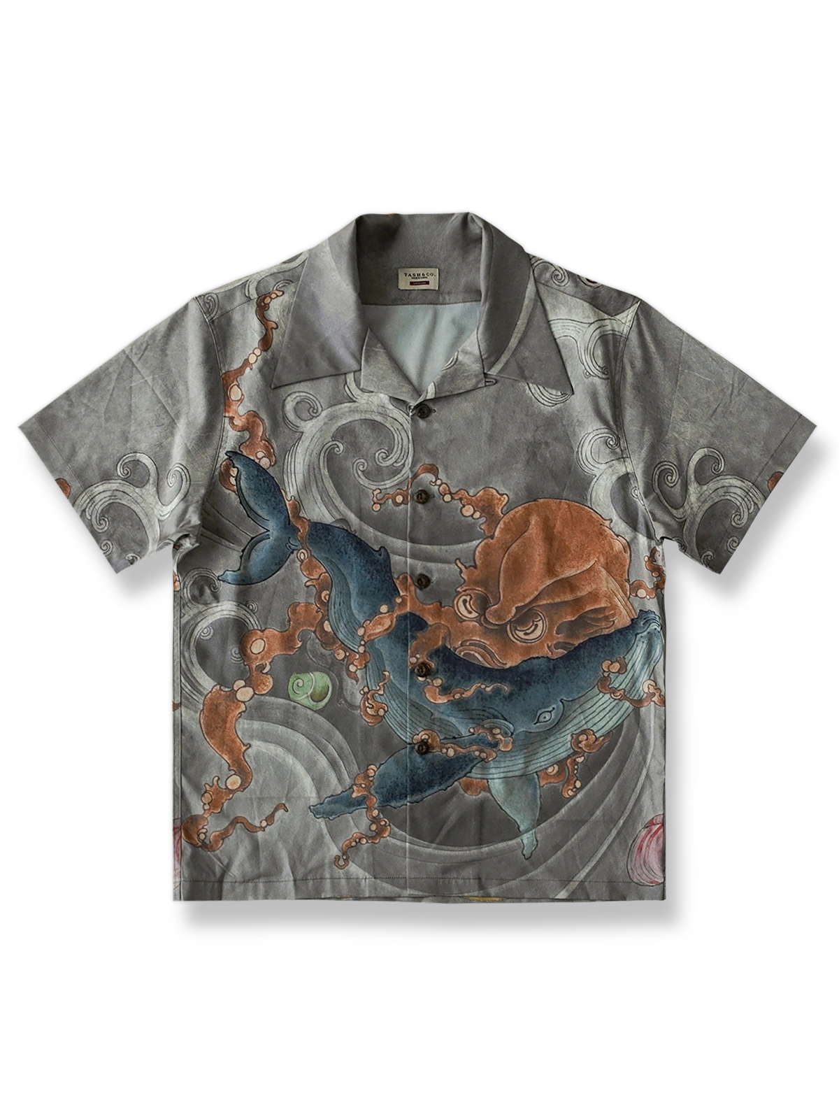 浮世絵風水墨でタコとクジラの戦いが描かれたハワイアンシャツ