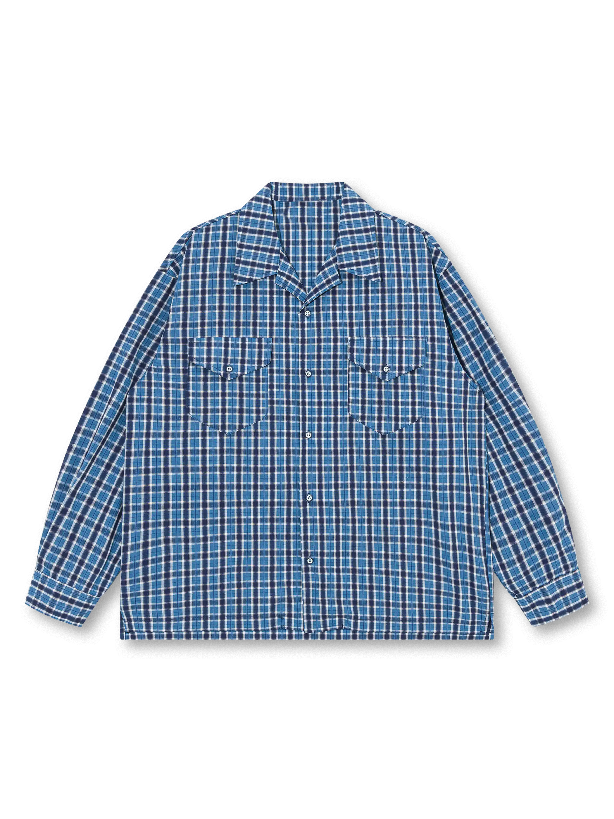 ミリタリー風チェック柄とフラップポケットが特徴のユニセックスオープンカラーシャツ