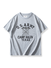 “CAMP HULEN”プリントとU.S. ARMYロゴが入った純綿ミリタリーTシャツ
