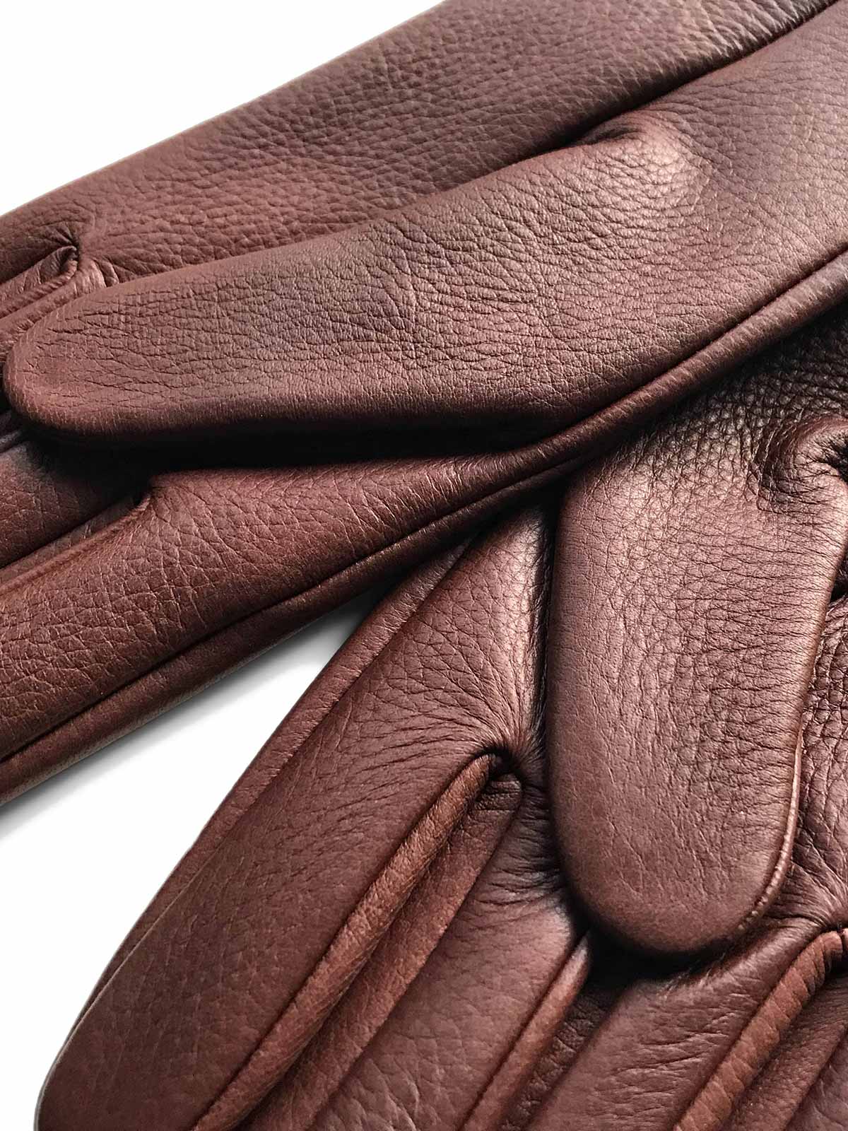 調整可能な手首部分と鹿革ディテール