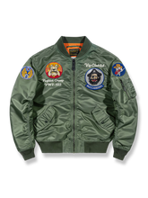 U.S. Air Force戦闘飛行隊刺繍入りMA-1フライトジャケット