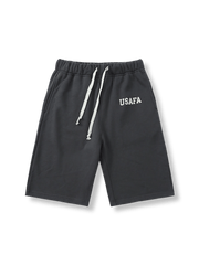 ヴィンテージスタイルのUSAFAショートパンツの全体像、ヴィンテージな文字デザインが特徴。