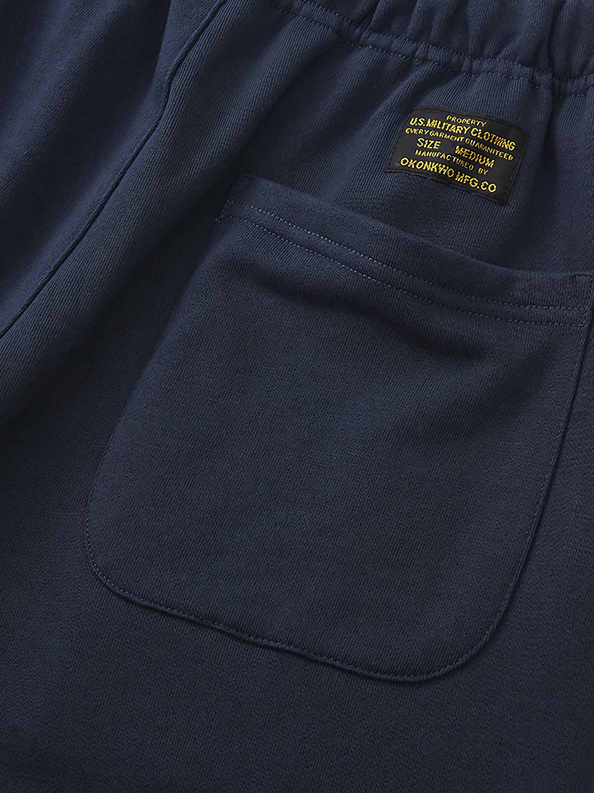 USAFAショートパンツのドローストリングと文字プリントの詳細、高品質のコットン素材が使用されている。