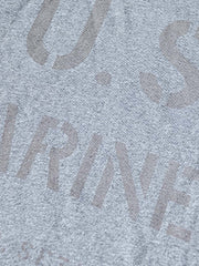 USMCイーグルTシャツのディテール展示、プリントと生地のテクスチャを含む