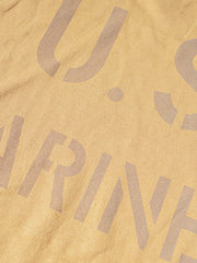 USMCイーグルTシャツのディテール展示、プリントと生地のテクスチャを含む