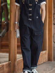 モデル画像:モデルがUSNデニムデッキオーバーオールを着用した図