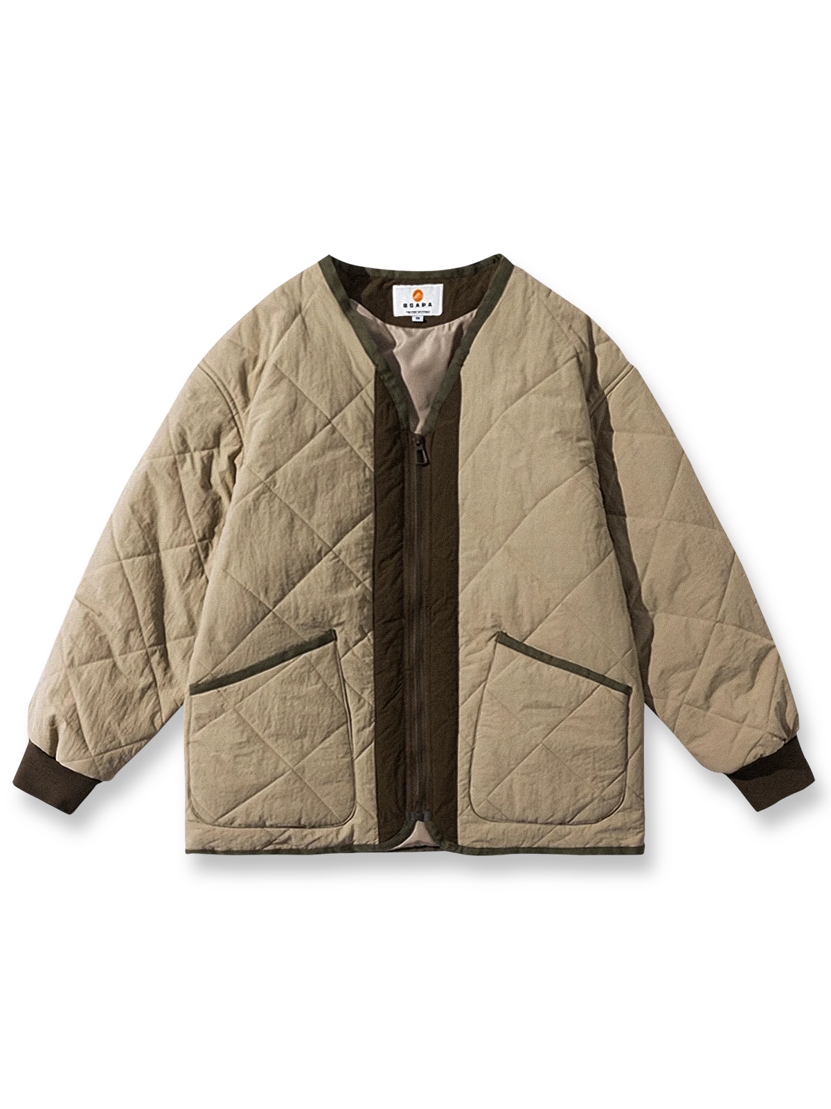 Vネックとチェック柄キルティングが映える中綿入りジャケット