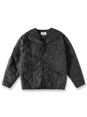 波状キルティングとVネックが特徴のワーク中綿ジャケット