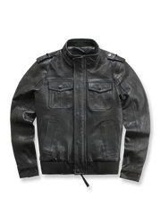 植鞣し羊革のハイネックライダースジャケット。