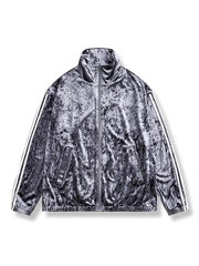 ダイヤモンドベロアの光沢が特徴的なスポーツジャケット。