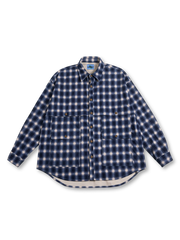 起毛コーデュロイとチェック柄が映えるヴィンテージシャツ