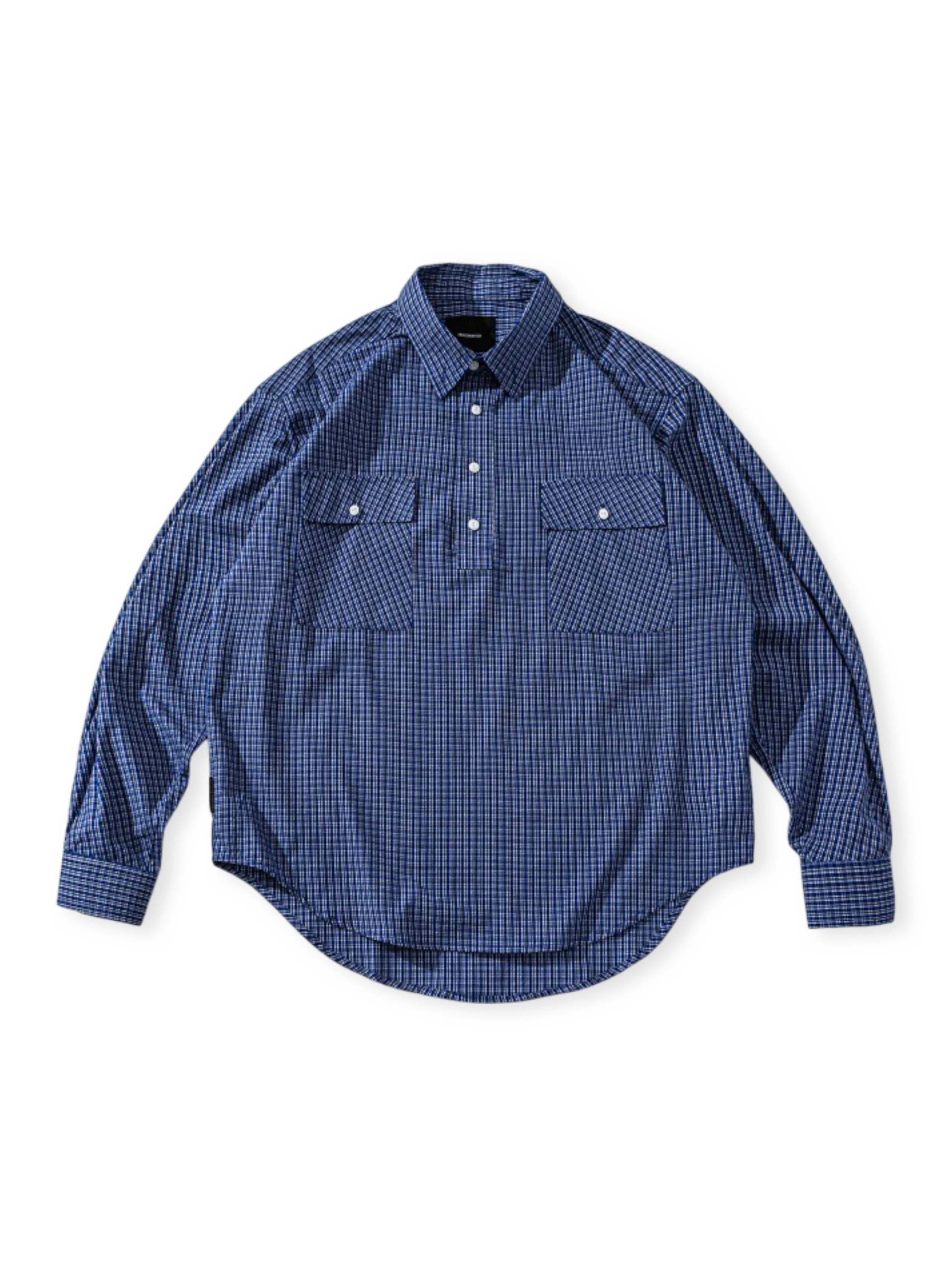 細かいチェック柄とダブルフラップポケットが特徴のヴィンテージ長袖シャツ。半開き襟とアール裾がポイント。