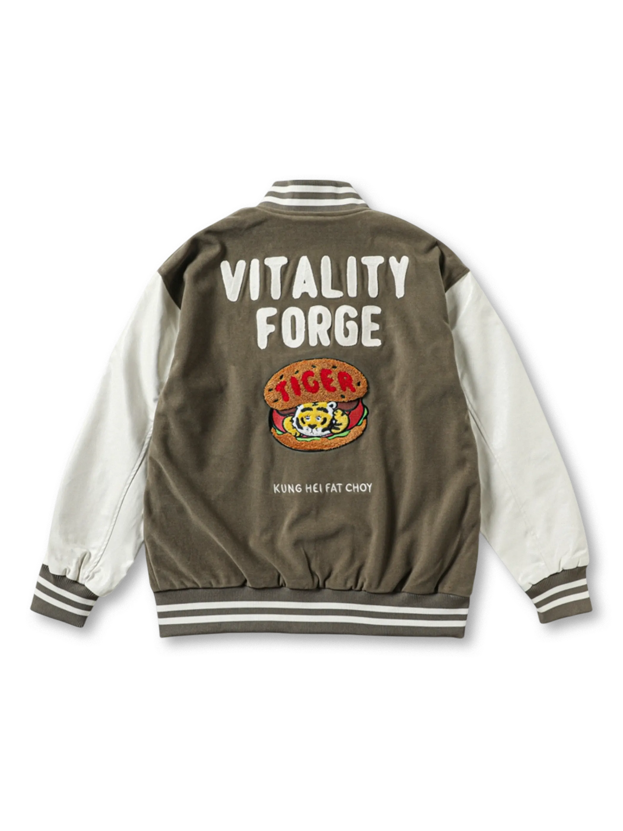 100%コットン製ヴィンテージチェンイル刺繍入りスタジャン。リブ袖口と裾付き。