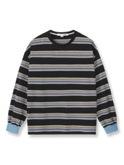 ブラックベースにブルーとブラウンのヴィンテージ配色ストライプとブルーリブ袖口が特徴の長袖Tシャツの全体像。