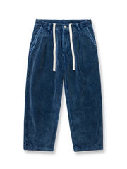 水洗いヴィンテージ加工を施した粗畝コーデュロイ素材のルーズフィットワークパンツ