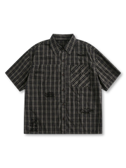 擦り切れダメージと深いチェック柄が特徴のヴィンテージワークシャツ、中厚コットン素材使用