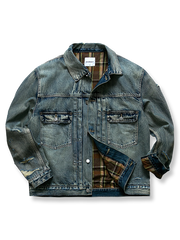 ダメージ加工とチェック裏地が特徴のヴィンテージ風デニムジャケット。