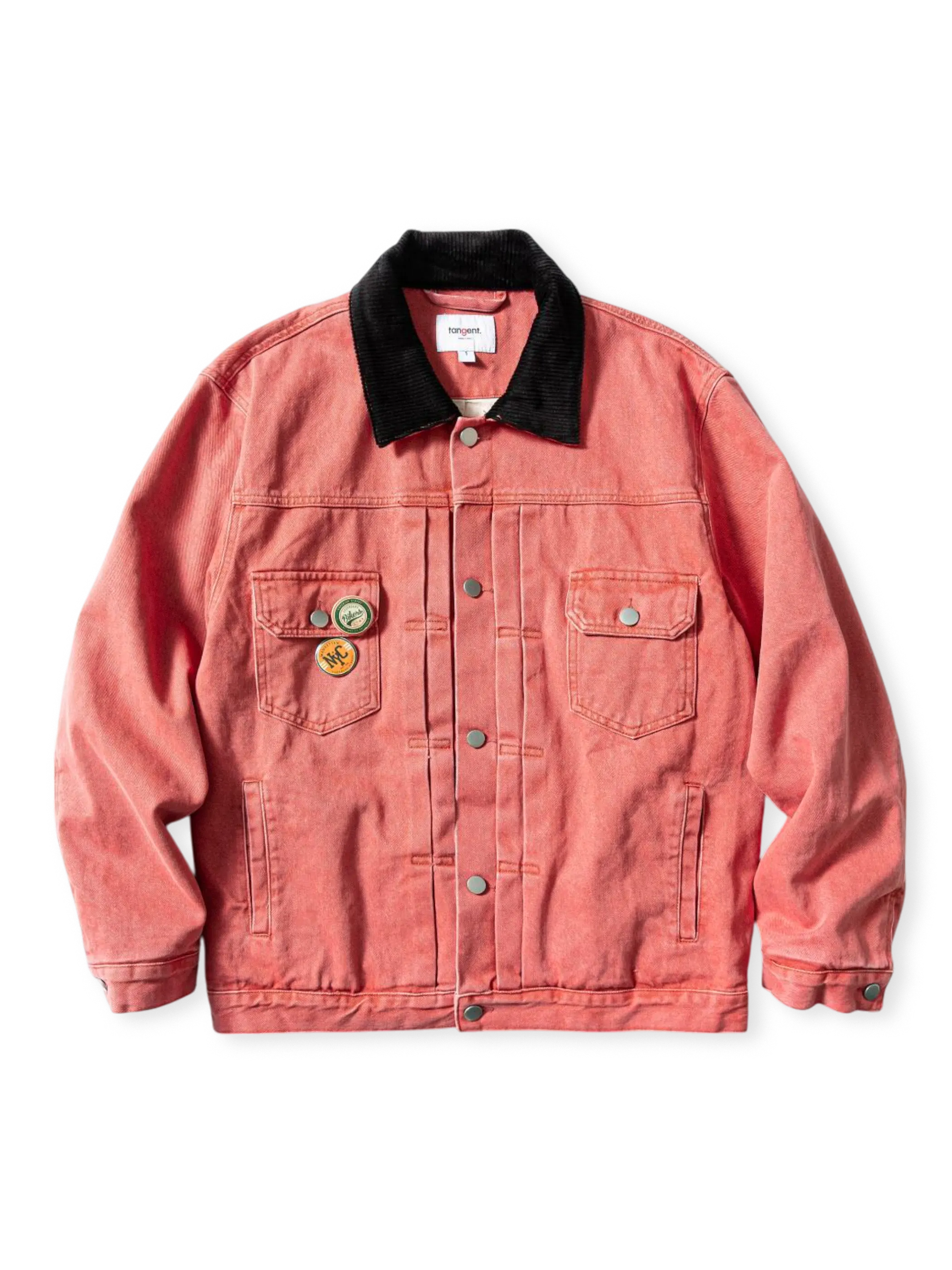 アメリカントラックドライバー着想の大胆染色とコーデュロイ翻領付きヴィンテージワークジャケット。立体刺繍と調節可能裾付き。