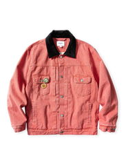 アメリカントラックドライバー着想の大胆染色とコーデュロイ翻領付きヴィンテージワークジャケット。立体刺繍と調節可能裾付き。