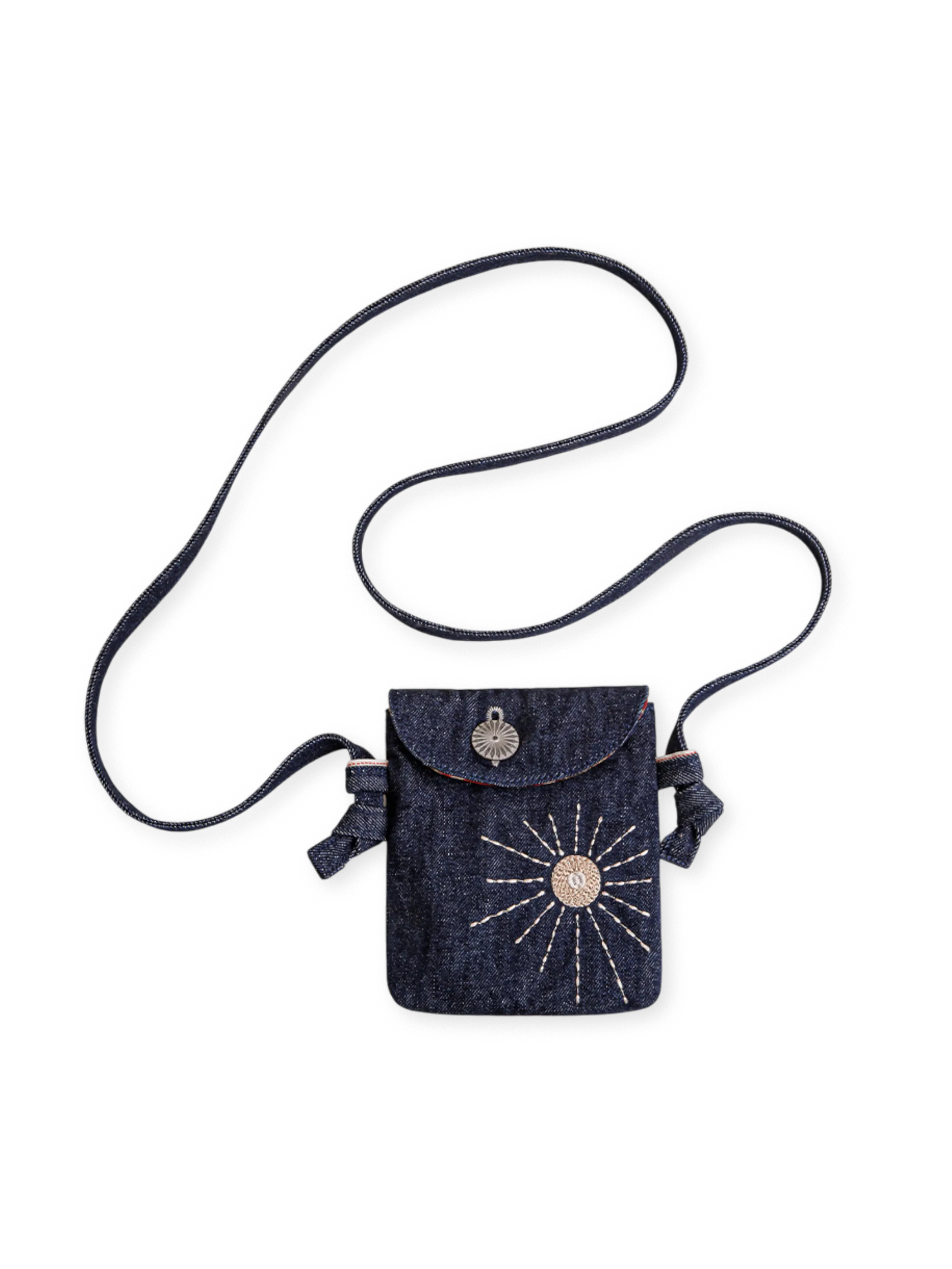 アメリカンヴィンテージ刺繍デニムショルダーバッグ。インディアン風太陽刺繍とナバホ風パッチワークライニングが特徴。