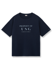 ボートネックとワッフル素材、レトロプリントが特徴のヘビーウェイトTシャツ。