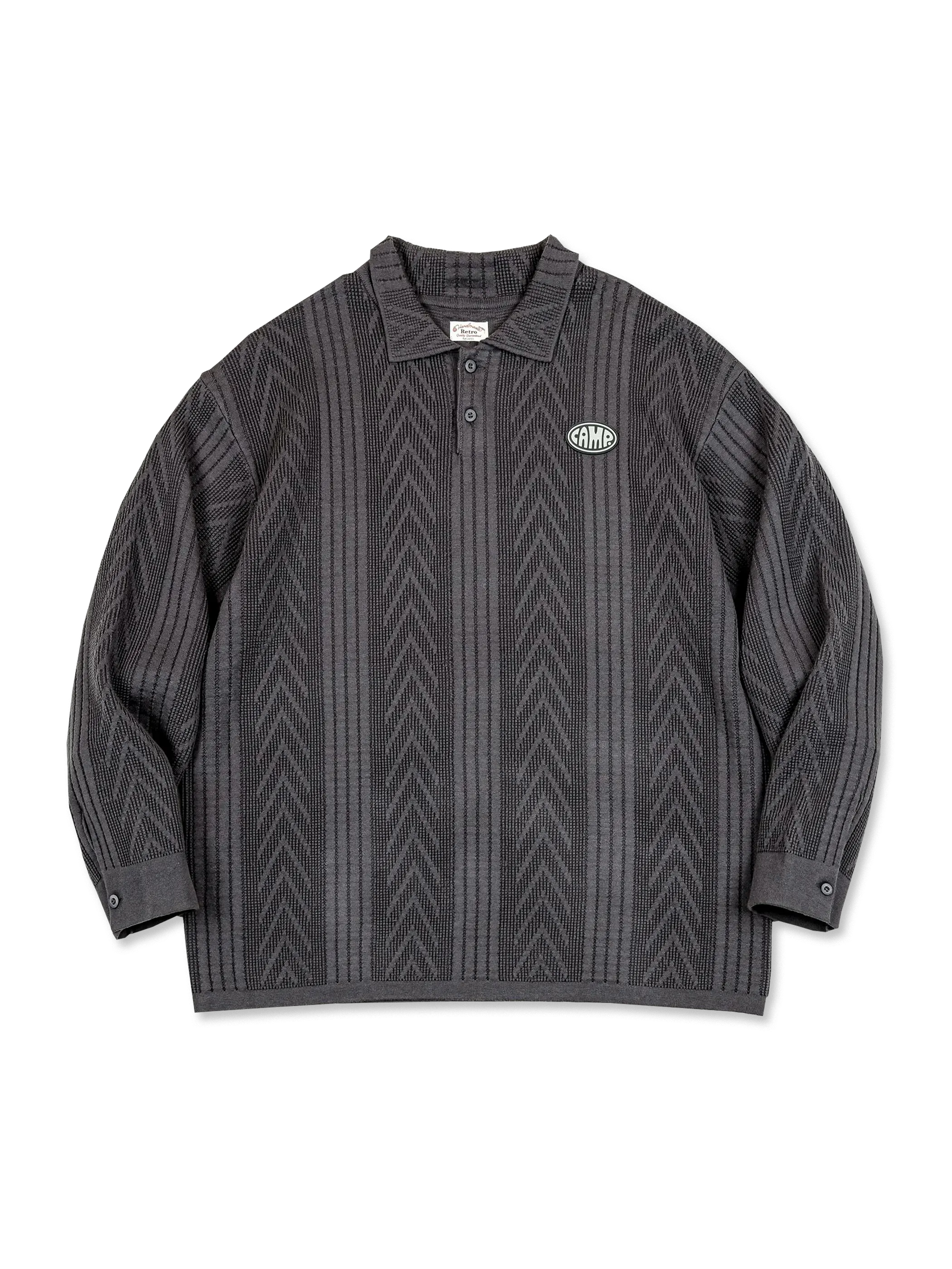 ストライプとアローパターンのジャカード織りを用いた800g超ヘビーウェイトニットのヴィンテージポロシャツ。ルーズフィットで動きやすく、アカデミックスタイルに最適。