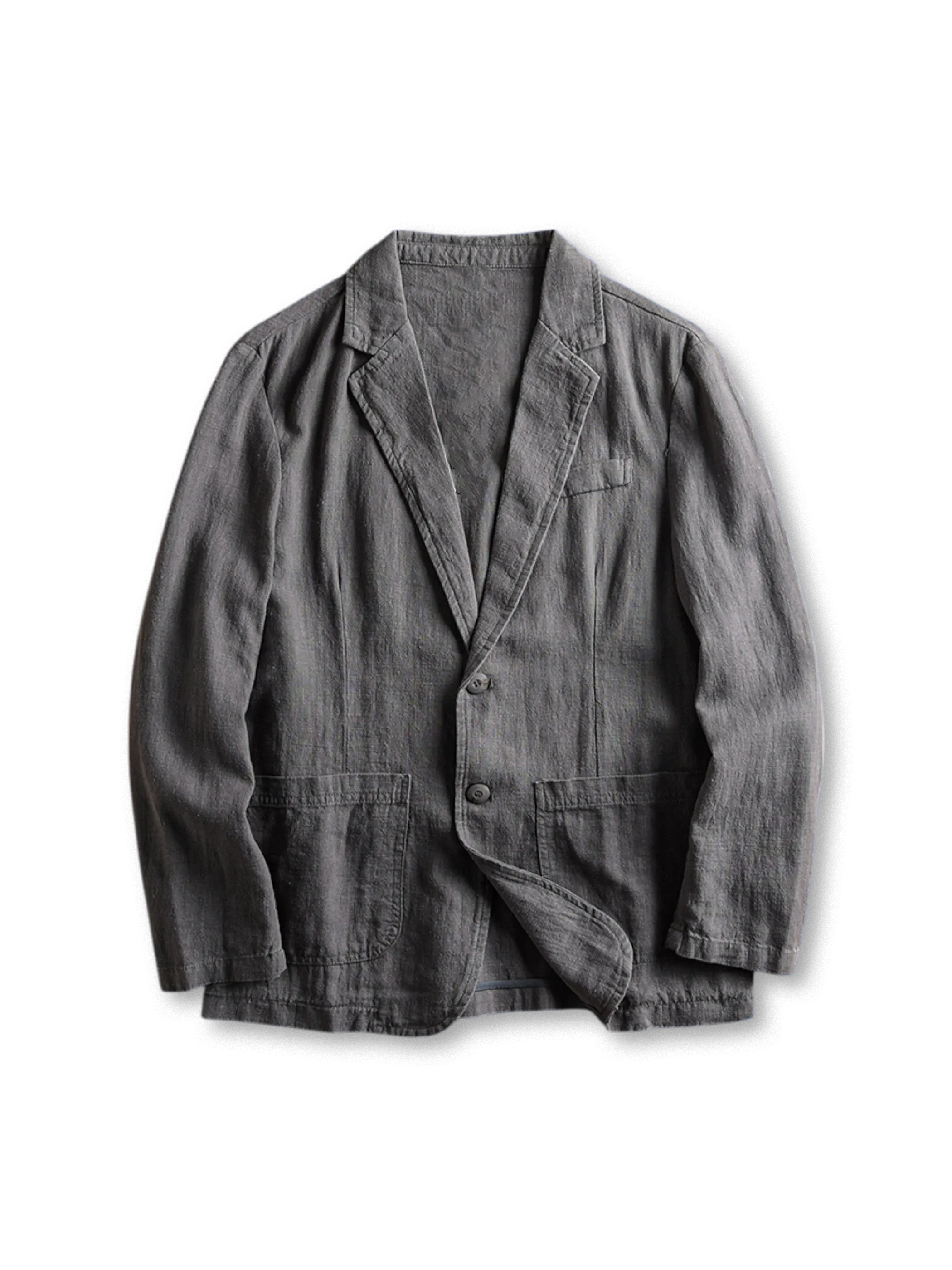 苎麻混紡素材と成衣洗い加工が特徴のヴィンテージ感あふれるリネンブレンドジャケット。端正なテーラードデザイン。