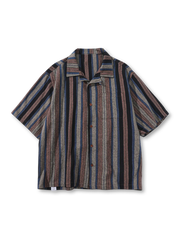 縦ストライプと堅牢な縫製が特徴のヴィンテージ風マルチスト