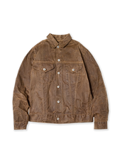 高密度コットンキャンバスに伝統的なオイルド加工を施したヴィンテージワークジャケット。Levi’s 3rd型デニムジャケットをベースに実用的なポケットと補強ステッチを配し、耐久性と無骨なデザインが特徴。経年変化で柔らかく馴染む。