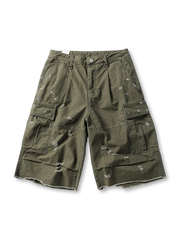 ペイントスプラッターとダメージ加工が特徴のワイドカーゴショーツ