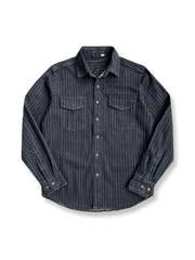 ストライプ柄とヴィンテージ加工が特徴のデニムシャツ