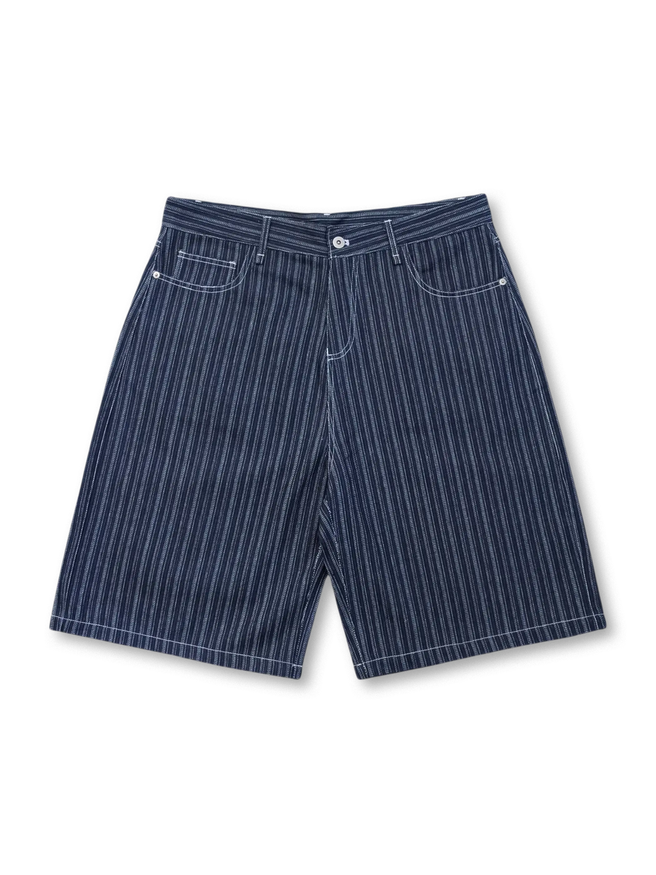 ホワイトピンストライプとワイドシルエットが特徴のヴィンテージ風デニムショーツ