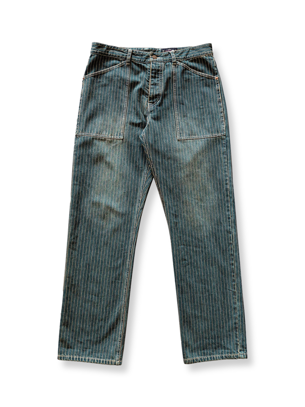 ストライプ柄とウォッシュ加工が特徴のビンテージワークデニムパンツ
