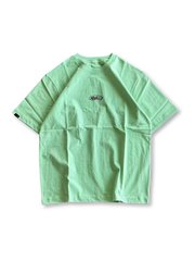 バイクロゴプリントと厚手コットン素材が特徴のヴィンテージ風Tシャツ