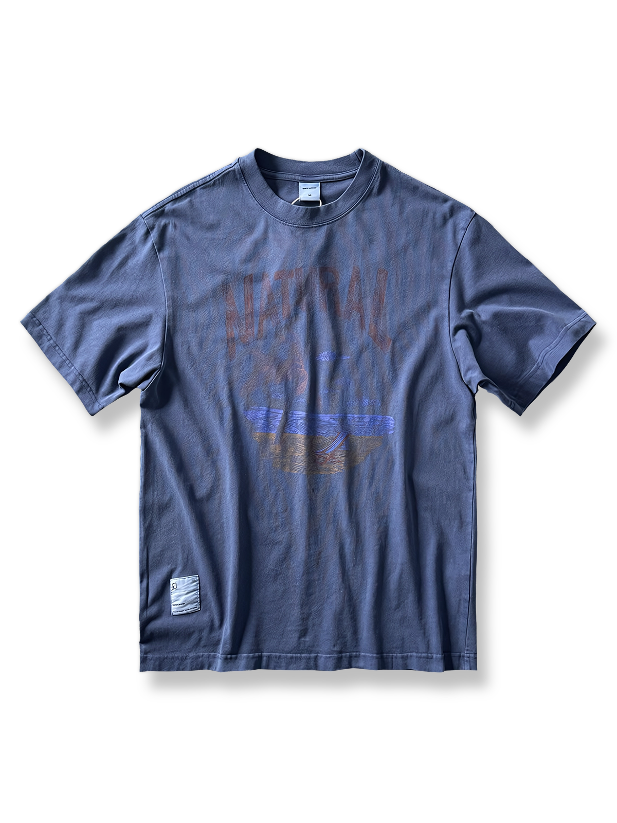 ヴィンテージウォッシュ加工とクラシックプリントの半袖Tシャツ