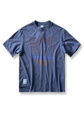 ヴィンテージウォッシュ加工とクラシックプリントの半袖Tシャツ