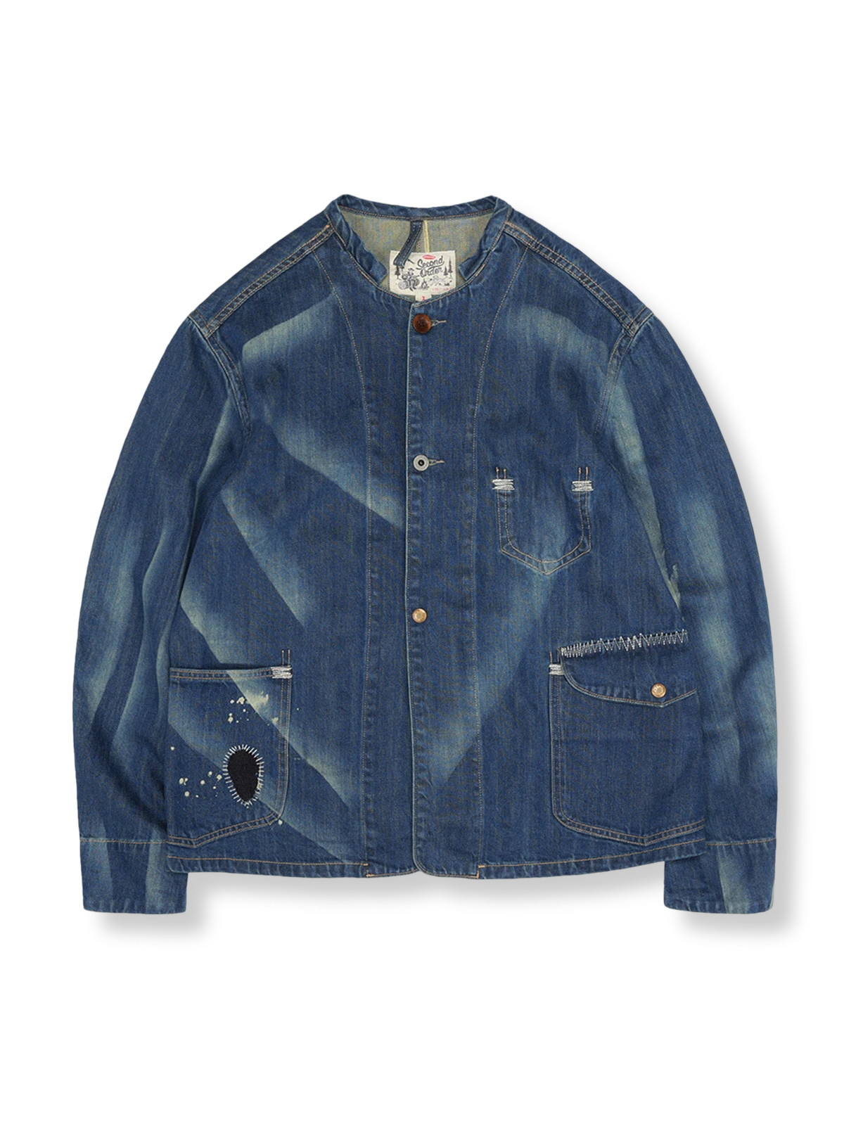 ウォッシュ加工が施された13ozデニムのワークジャケット、複数ポケットとダブルステッチ仕様。