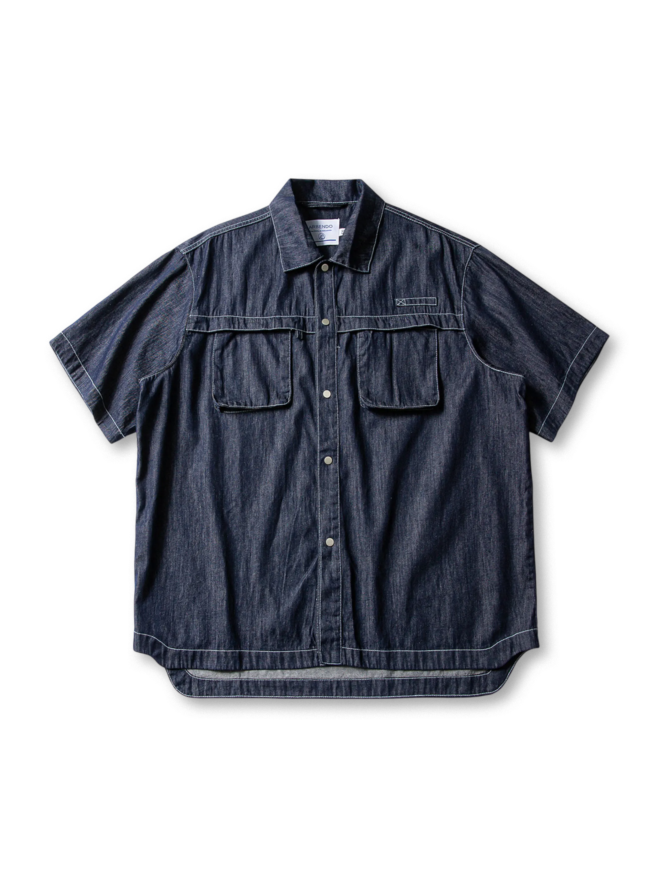 ヴィンテージ色落ちとステッチワークが特徴のデニム5分袖ワークシャツ