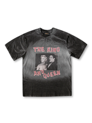 1970年代風ウォッシュ加工と直喷プリントで表現されたガルボ、モンロー、エルヴィスの夢の共演が映えるヴィンテージ風Tシャツ。