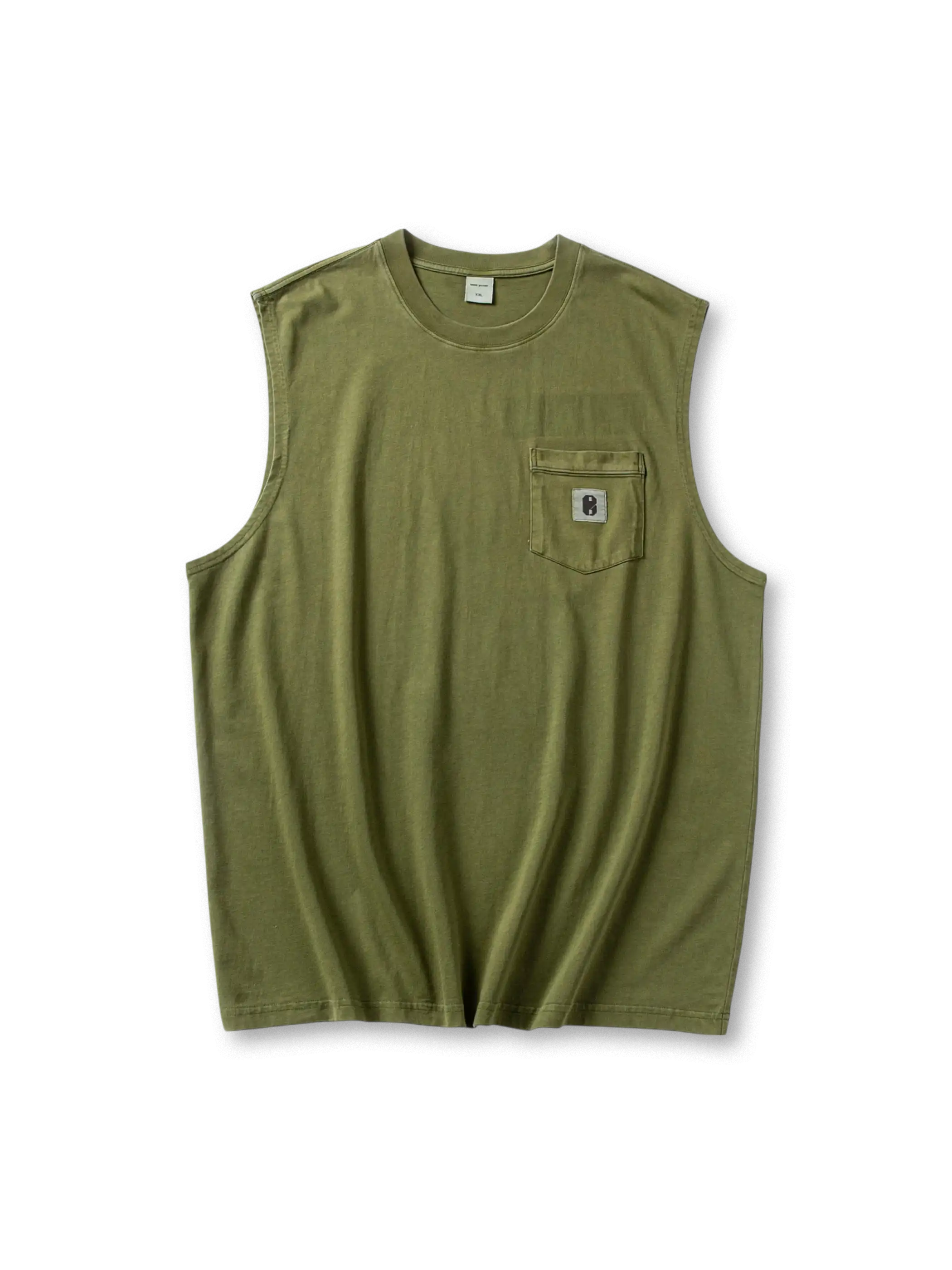 厚手コットン素材とヴィンテージウォッシュ加工が特徴のポケットベスト、広めのアームホールで快適な着心地