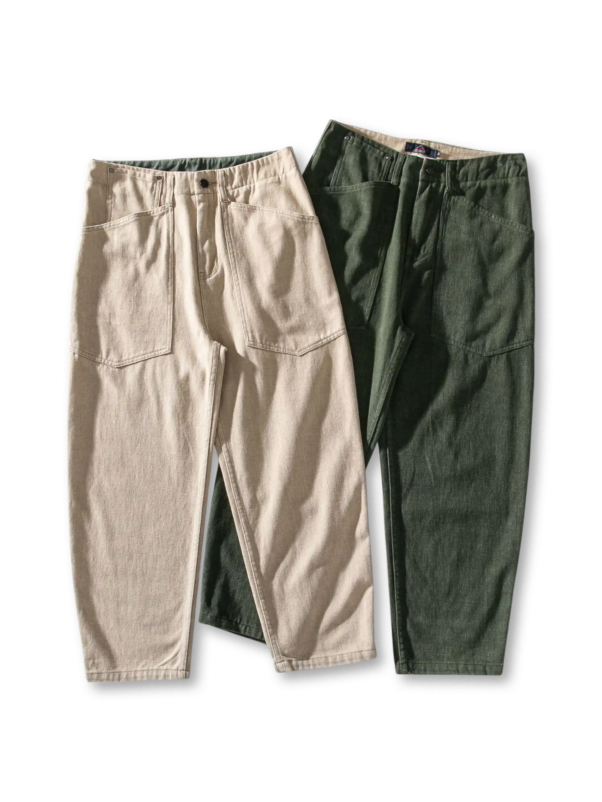 20世紀中期のワークパンツを再現したワイドストレートパンツ