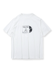 レコード盤をモチーフにした「VINYL RECORD」プリントのクルーネックTシャツ