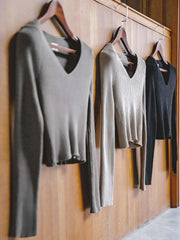 Vネックリブニットセーター