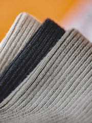 Vネックリブニットセーター